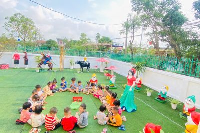 🌞 HOẠT ĐỘNG NGOÀI TRỜI: BÉ LÀM THUYỀN VÀ CHƠI VỚI NƯỚC 💧