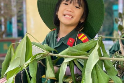 Hoạt động trải nghiệm ” Bé là chiến sĩ” lớp D4